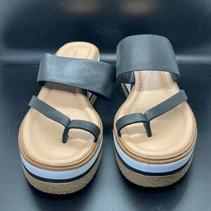 Lucky Brand Theda Upper Black Leather 2.5” Wedge Sandals. Size 6.5. D750…